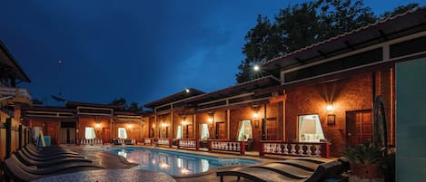 Outdoor pool, sun loungers