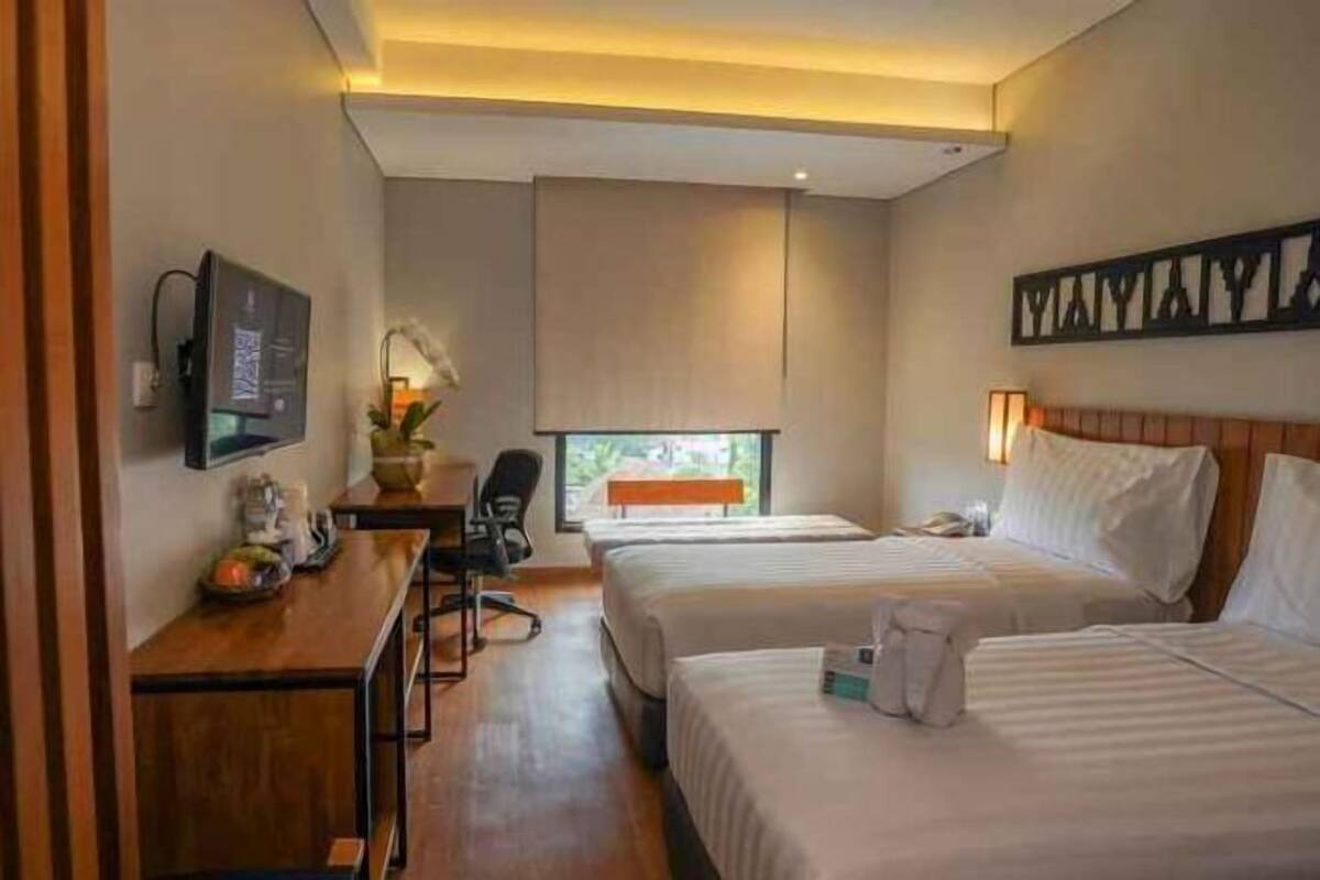 Frigobar, cofres nos quartos, escrivaninha, Wi-Fi de cortesia