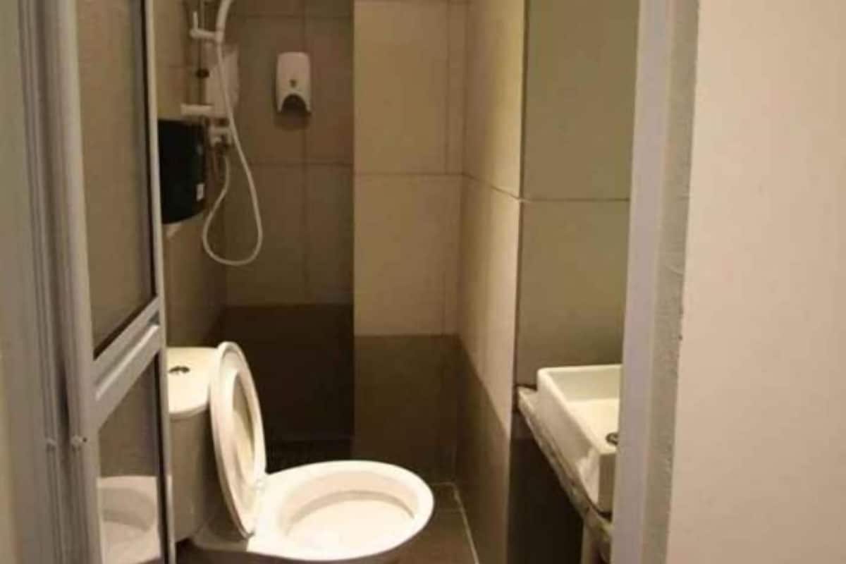 Shower, free toiletries, hair dryer (on request), bidet