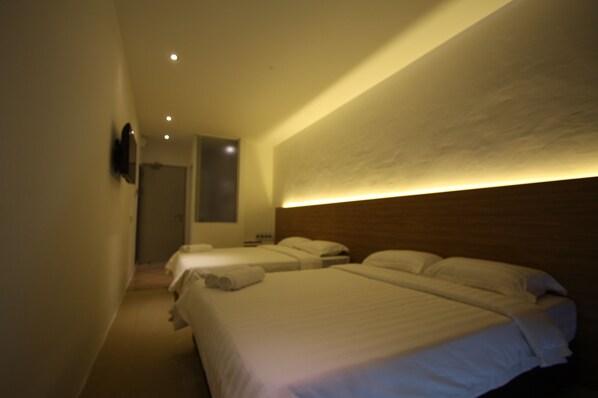 Twin Double Standard, with Window | Desk, free WiFi - Place2Stay - Kenyalang (Kuching)