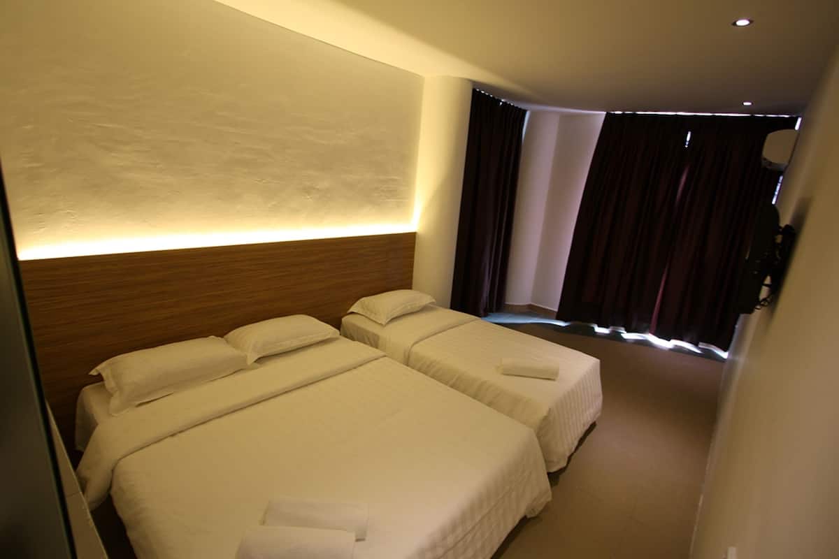 Double Standard Deluxe, with Window | Desk, free WiFi