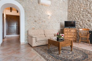 Suite, Terrace | Minibar, in-room safe, desk, blackout curtains