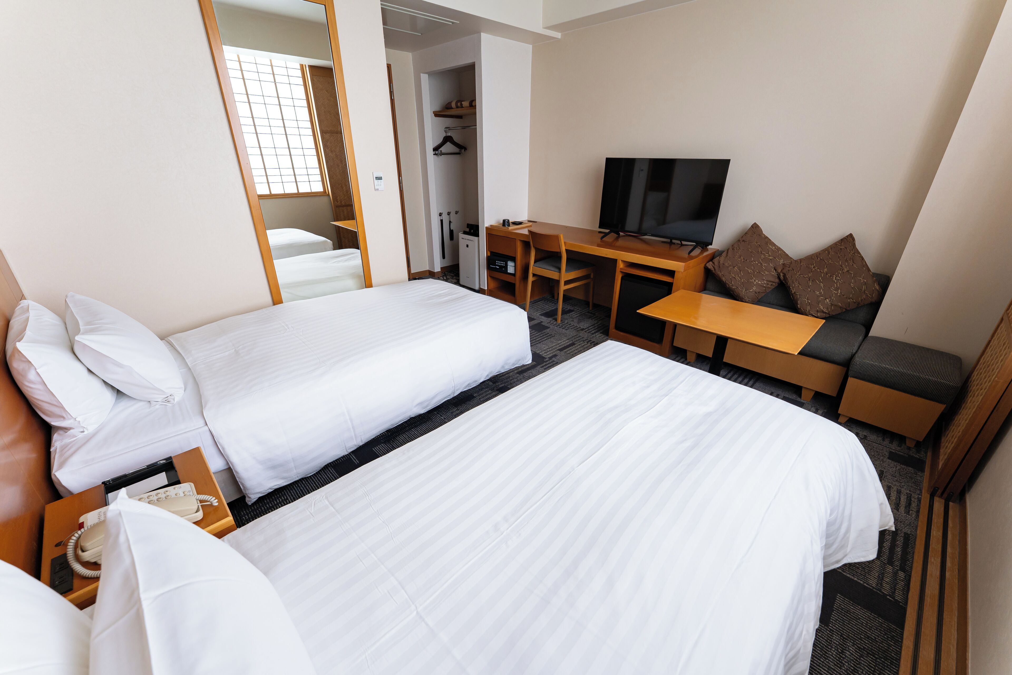 Twin Room, Non Smoking | Desk, iron/ironing board, free WiFi, bed sheets