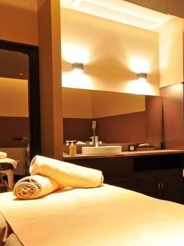 Body treatments, aromatherapy, body scrubs, reflexology