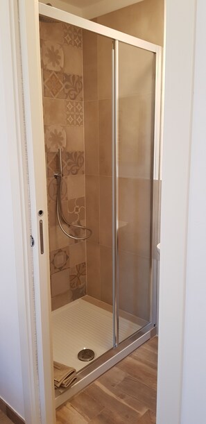 Superior Double Room, 1 Queen Bed | Bathroom - B&B Lorenzo de' Medici (Florence)