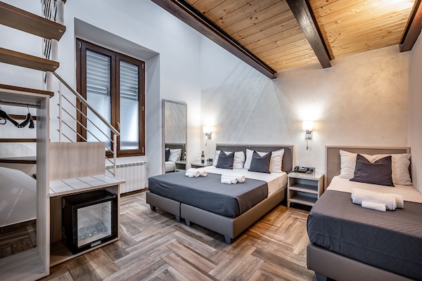 Deluxe-Suite | 1 Schlafzimmer, hochwertige Bettwaren, Daunenbettdecken, Minibar