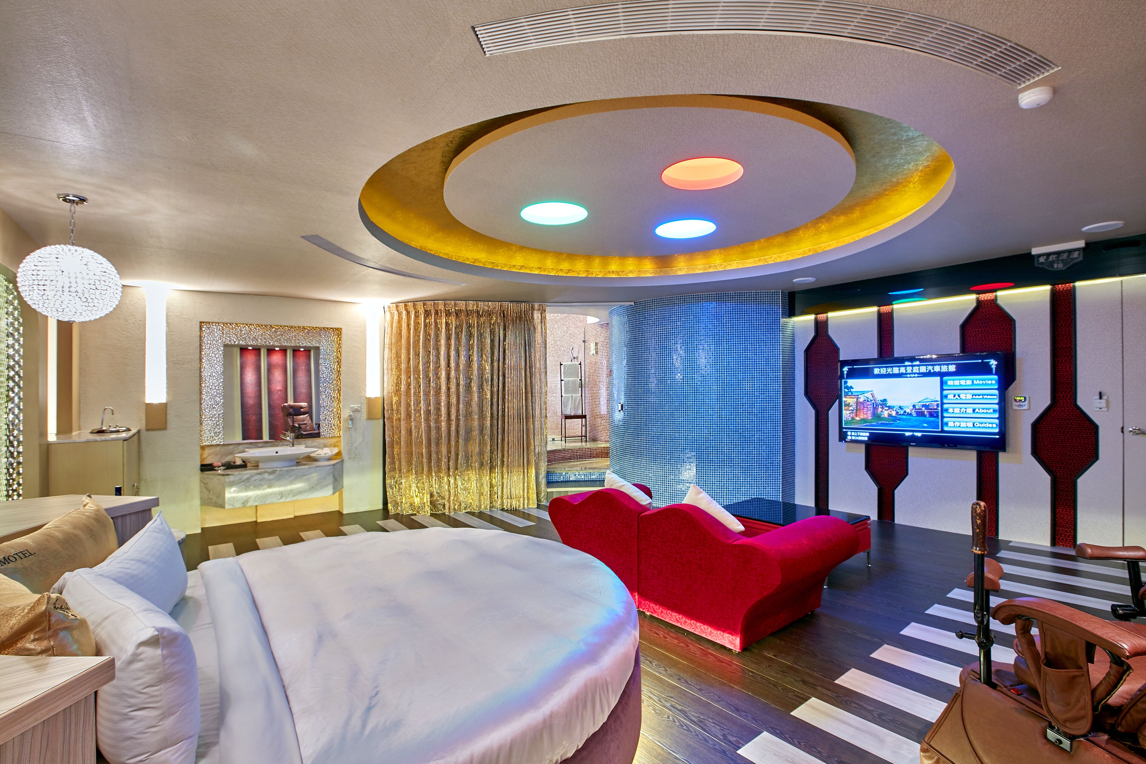 exclusive double room, 1 king bed, jetted tub, mezzanine | 1 bedroom, premium bedding, down duvets, free wifi