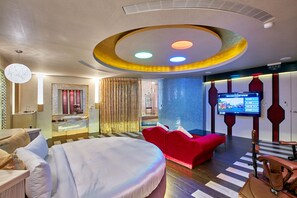 Dobbeltrom – exclusive, 1 kingsize-seng, massasjebadekar, mellometasje | Sengetøy av topp kvalitet, dundyner, wi-fi (inkludert) og sengetøy