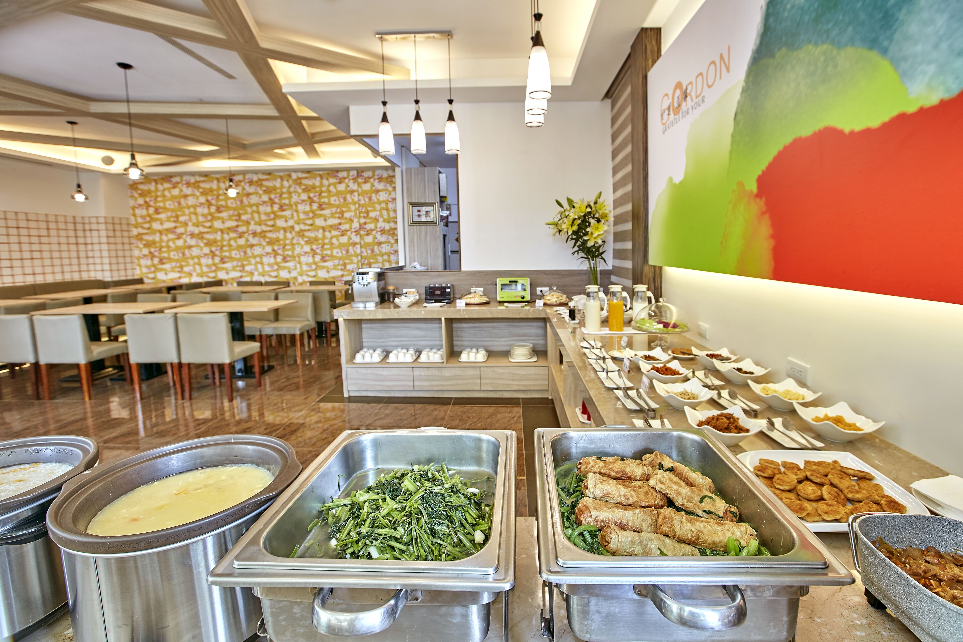 free daily self-service breakfast