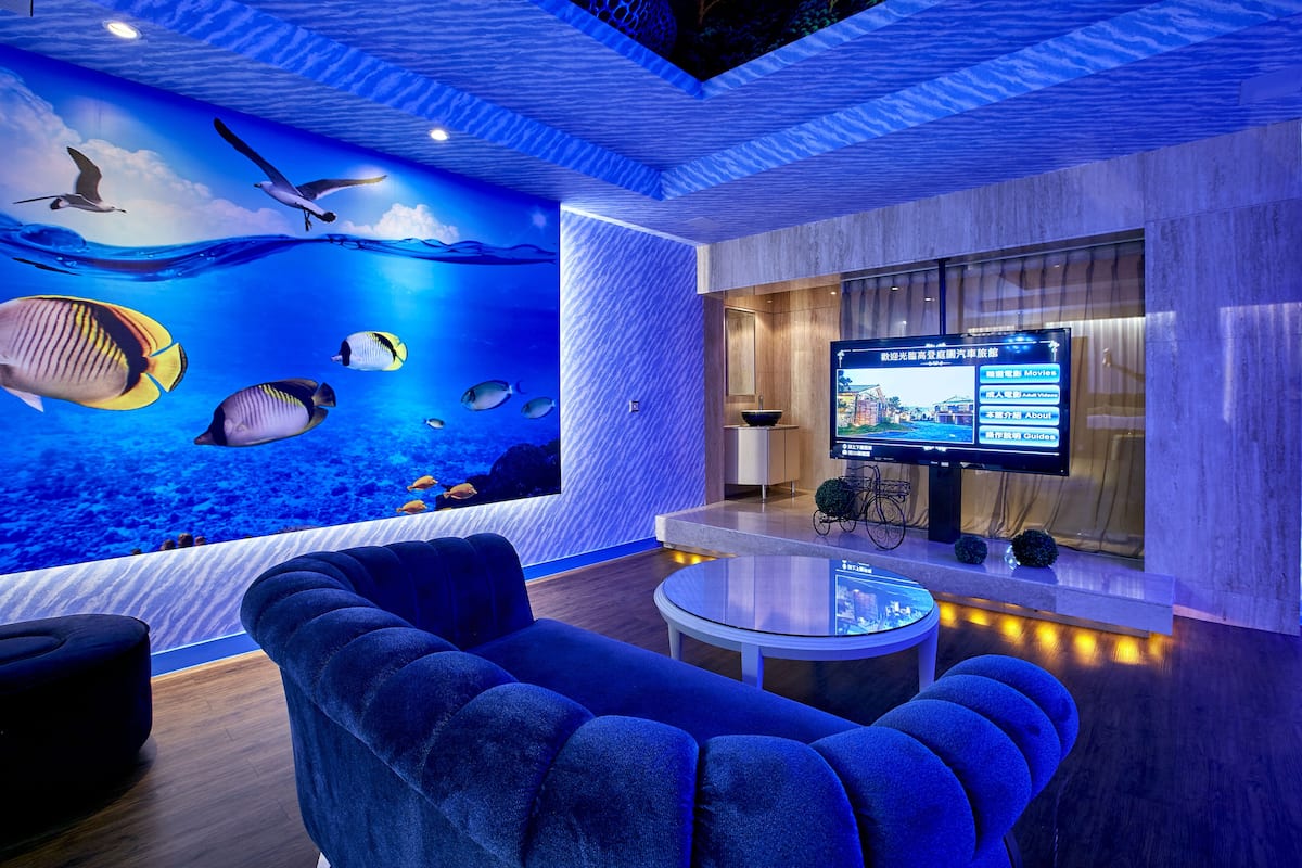 exclusive double room, 1 king bed, jetted tub, mezzanine | 1 bedroom, premium bedding, down duvets, free wifi