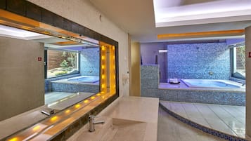 Exclusive Double Room, 1 King Bed, Jetted Tub, Mezzanine | Jetted tub