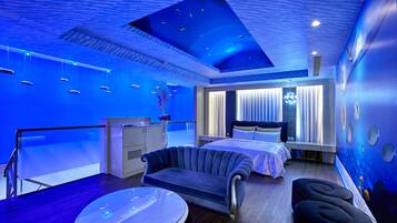 Exclusive Double Room, 1 King Bed, Jetted Tub, Mezzanine