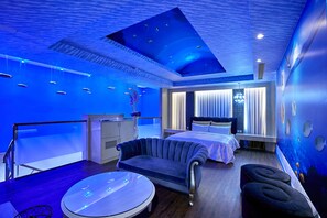 Exclusive Double Room, 1 King Bed, Jetted Tub, Mezzanine - Gold Motel (Puxin)