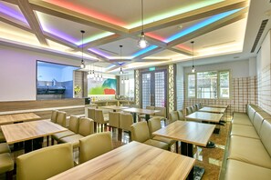 Free daily self-serve breakfast - Gold Motel (Puxin)