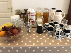 Frokostbuffé hver dag (mot et tillegg)