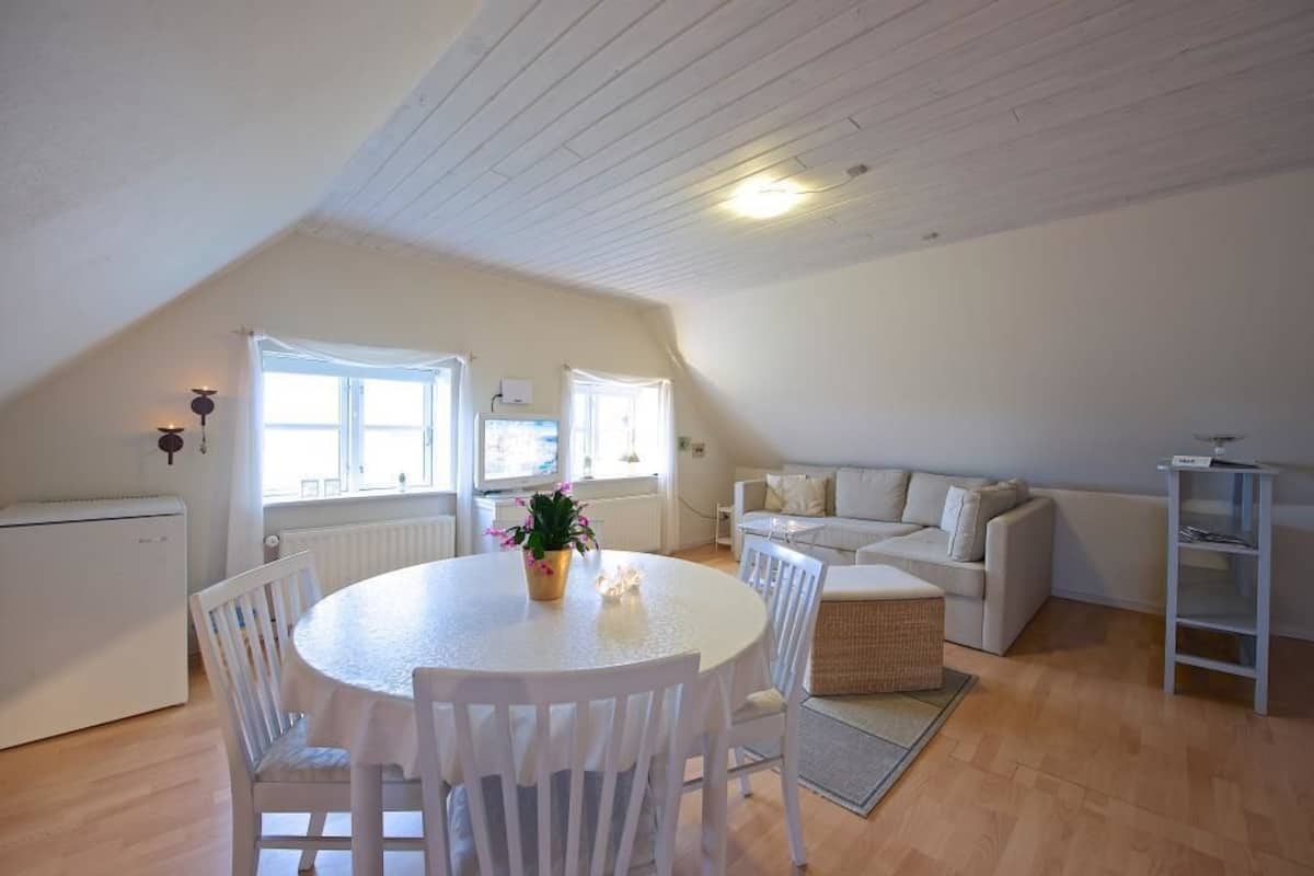 Habitación cuádruple familiar, baño compartido, vistas al jardín | Sala de estar