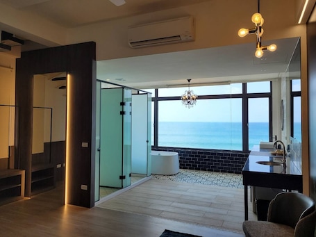 Grand Room, 1 Queen Bed, Lanai, Mezzanine. Sea View Villa