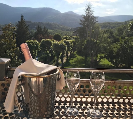 Balcony. Logis Hôtel Restaurant Le Castel Fleuri