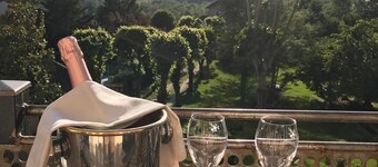 Logis Hôtel Restaurant Le Castel Fleuri