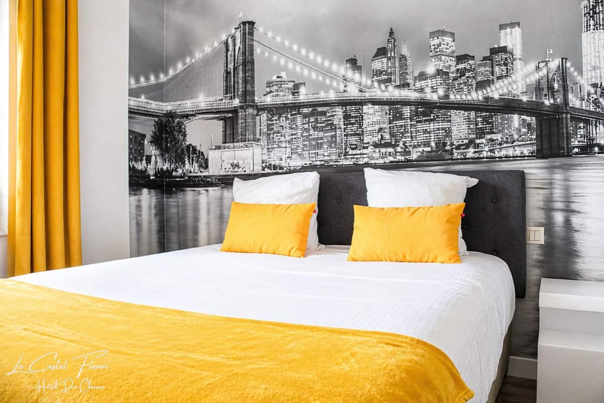 Chambre Standard double, 1 chambre, salle de bain privĂ©e | Coffre-fort, bureau, systĂšme dâinsonorisation, accĂšs au Wi-Fi (inclus)