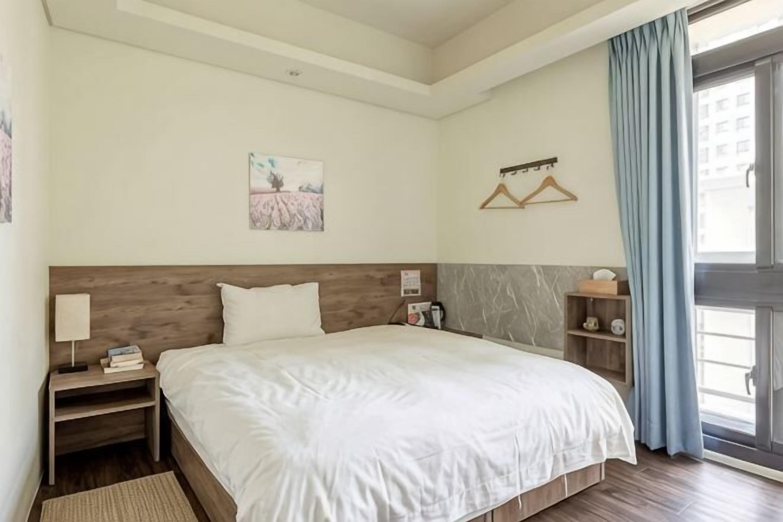 Ropa de cama de alta calidad, cortinas opacas, sistema de insonorización