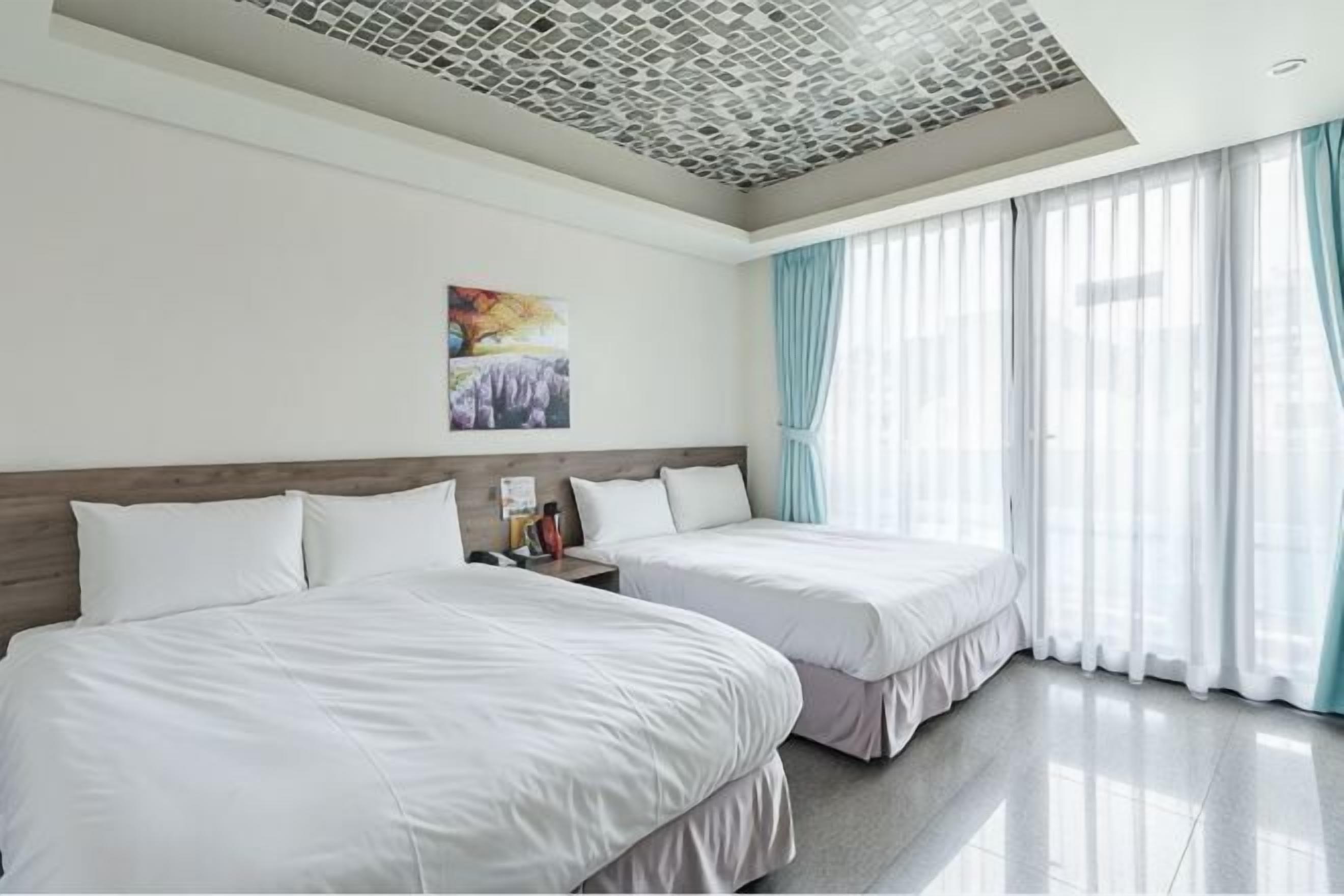 Ropa de cama de alta calidad, cortinas opacas, sistema de insonorización