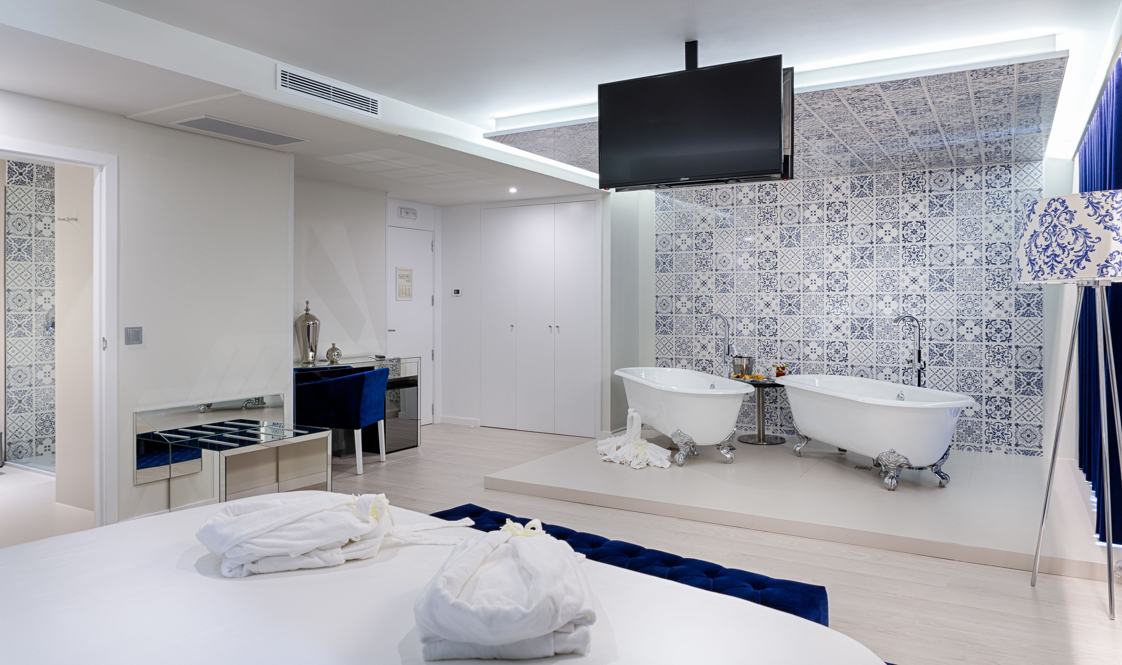 suite | in-room safe, desk, laptop workspace, blackout curtains