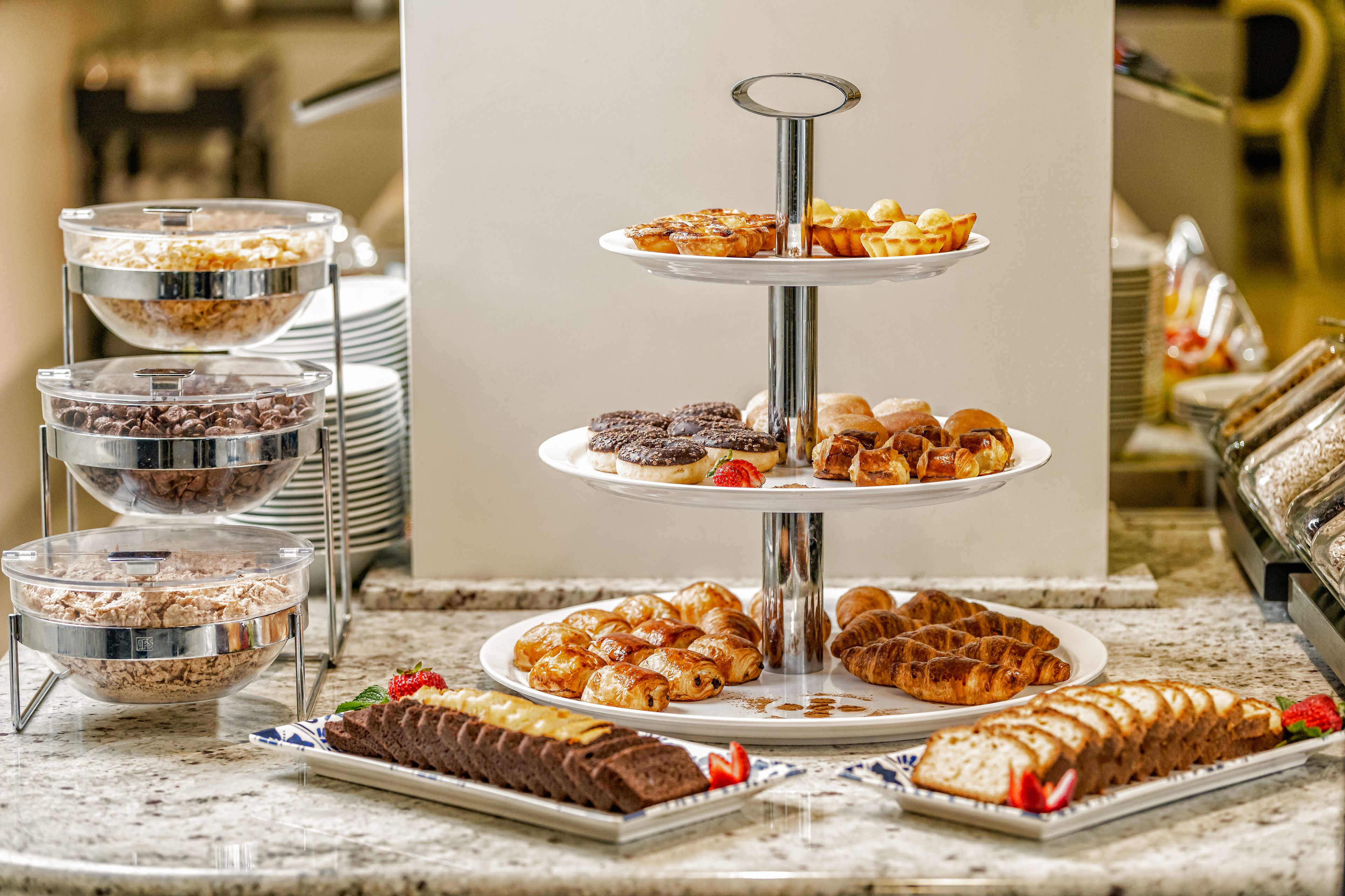 Bữa sáng buffet hàng ngày với phụ phí nhỏ 