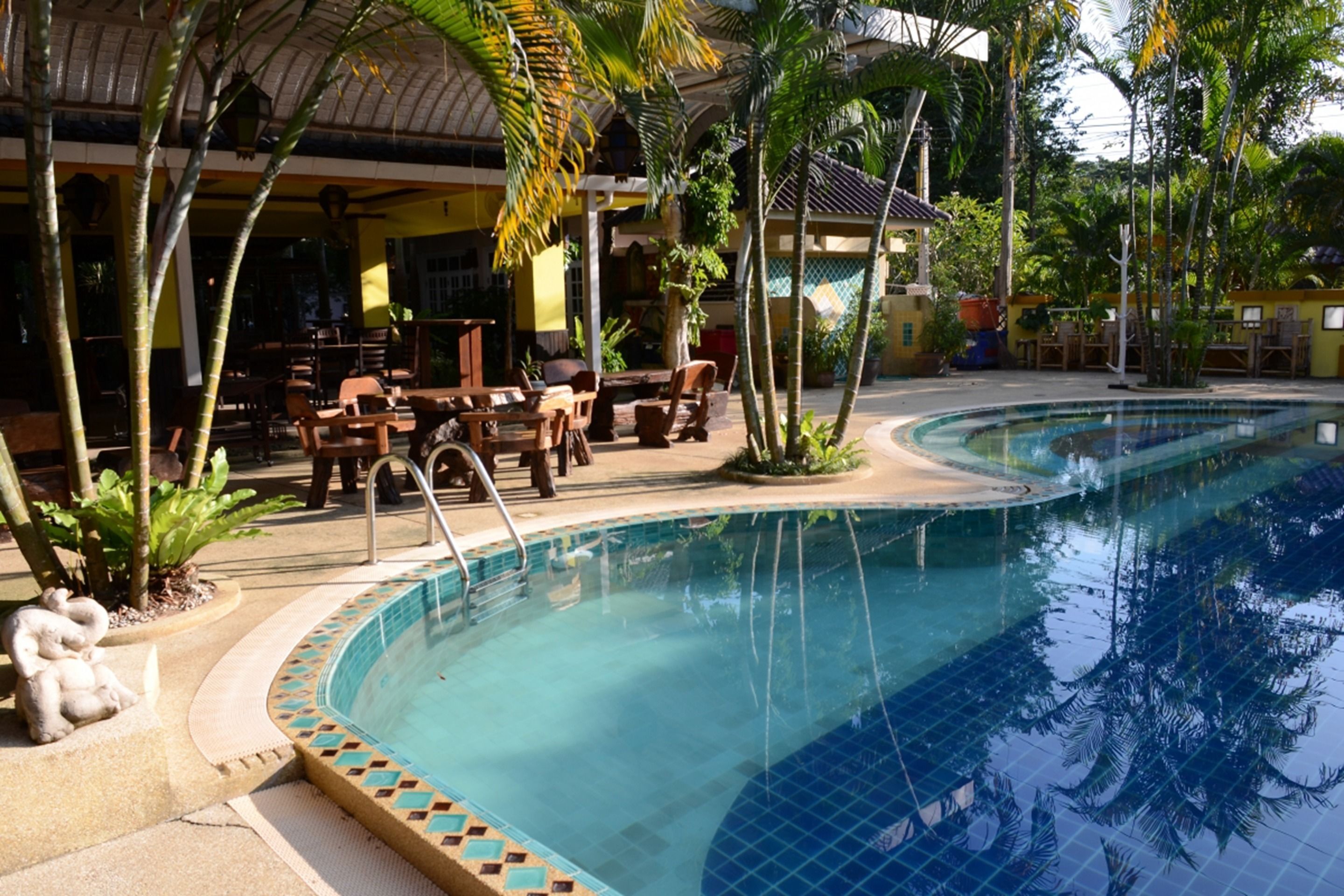 Hồ bơi ngoài trời 