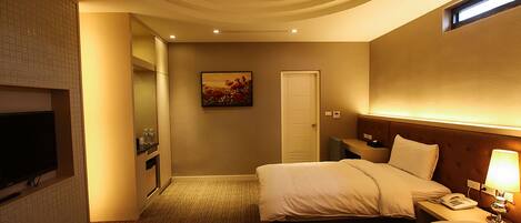 Standard Double Room, 2 Twin Beds (No Window) | Desk, blackout curtains, soundproofing, free WiFi