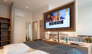 Superior Suite, 1 King Bed, Kitchenette