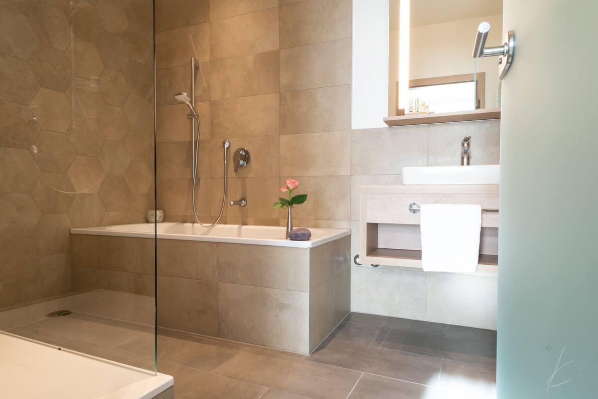 designer toiletries, hair dryer, towels