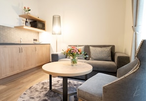 Suite Superior, 1 letto king, angolo cottura | Cucina privata | Macchina per tè/caffè, bollitore elettrico