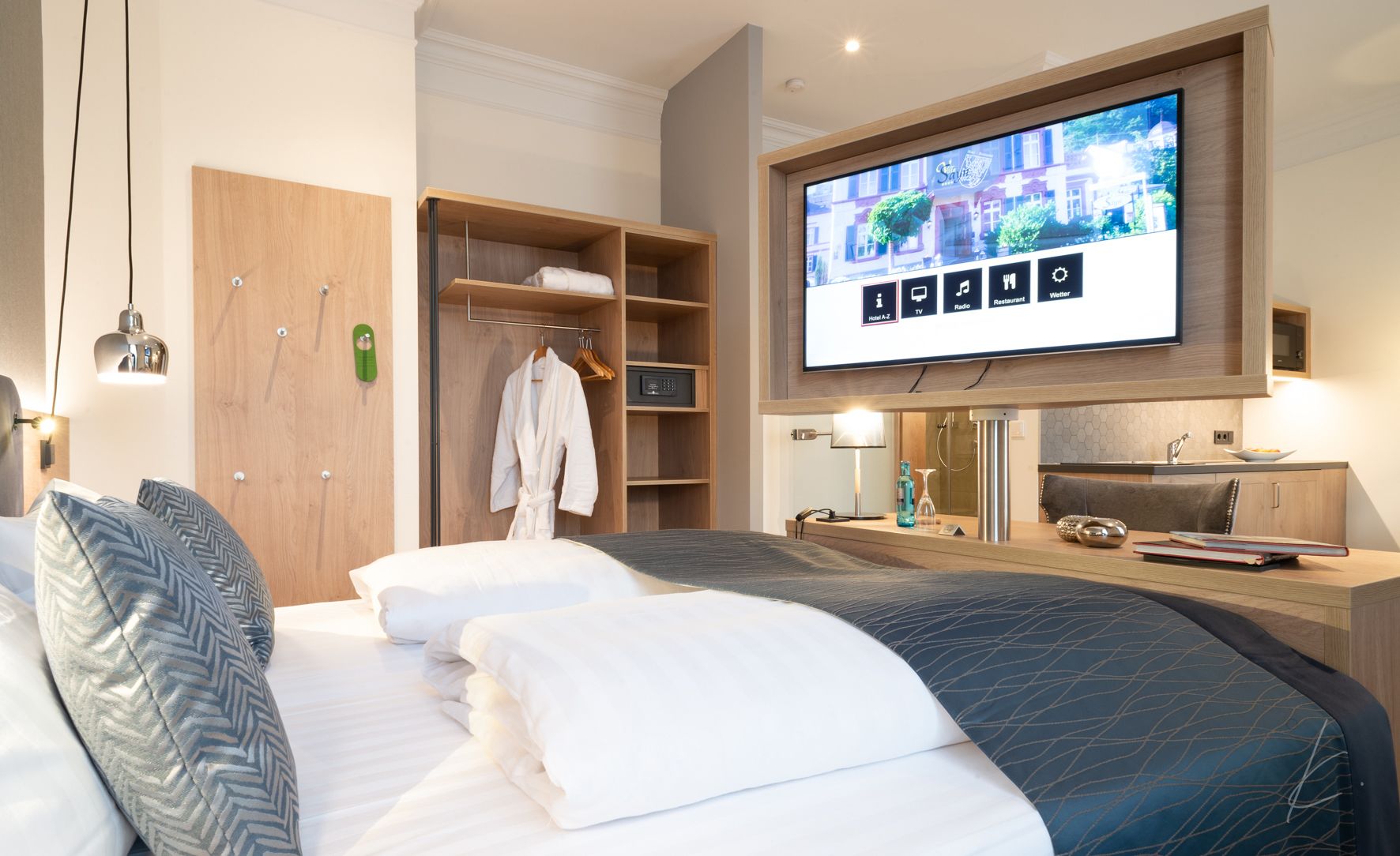 superior suite, 1 king bed, kitchenette | premium bedding, down duvets, pillow-top beds, minibar