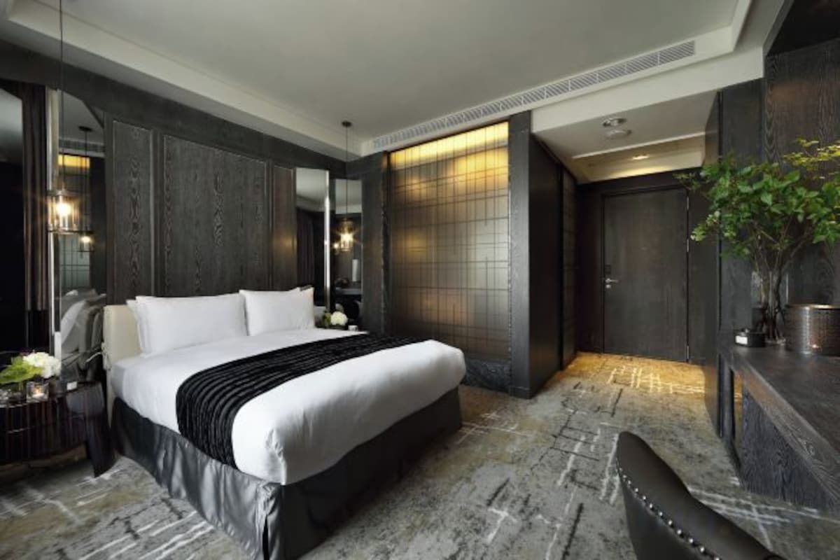 In-room safe, blackout drapes, soundproofing, WiFi (free)
