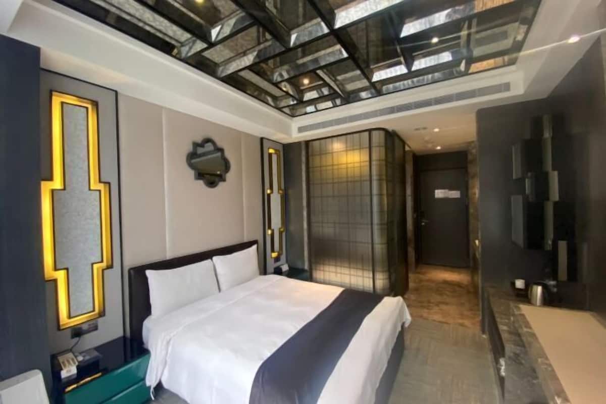 In-room safe, individually decorated, individually furnished