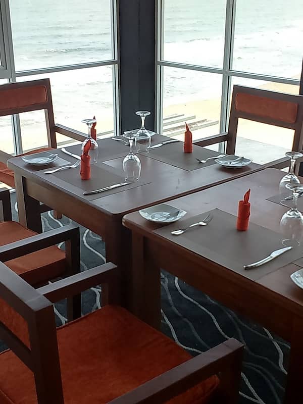 Colazione a buffet, servita tutte le mattine (10 USD a persona)