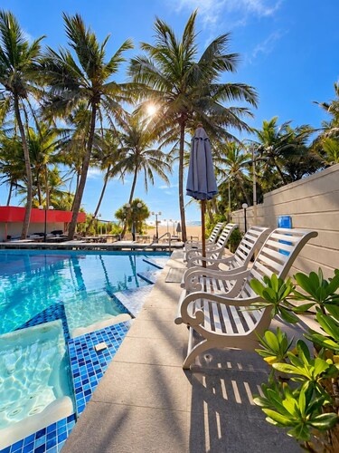 Beacon Beach Hotel