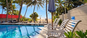 Beacon Beach Hotel