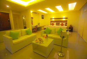 Suite | Premium bedding, minibar, in-room safe, desk - Beacon Beach Hotel (Negombo)
