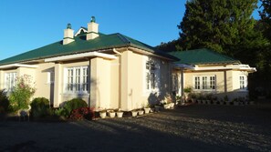View from property - Senani Colonial Holiday Bungalow (Nuwara Eliya)