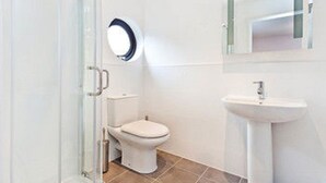 Hair dryer, towels - Kings Cross Guesthouse (London)