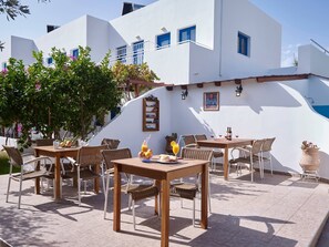 Daily cooked-to-order breakfast for a fee