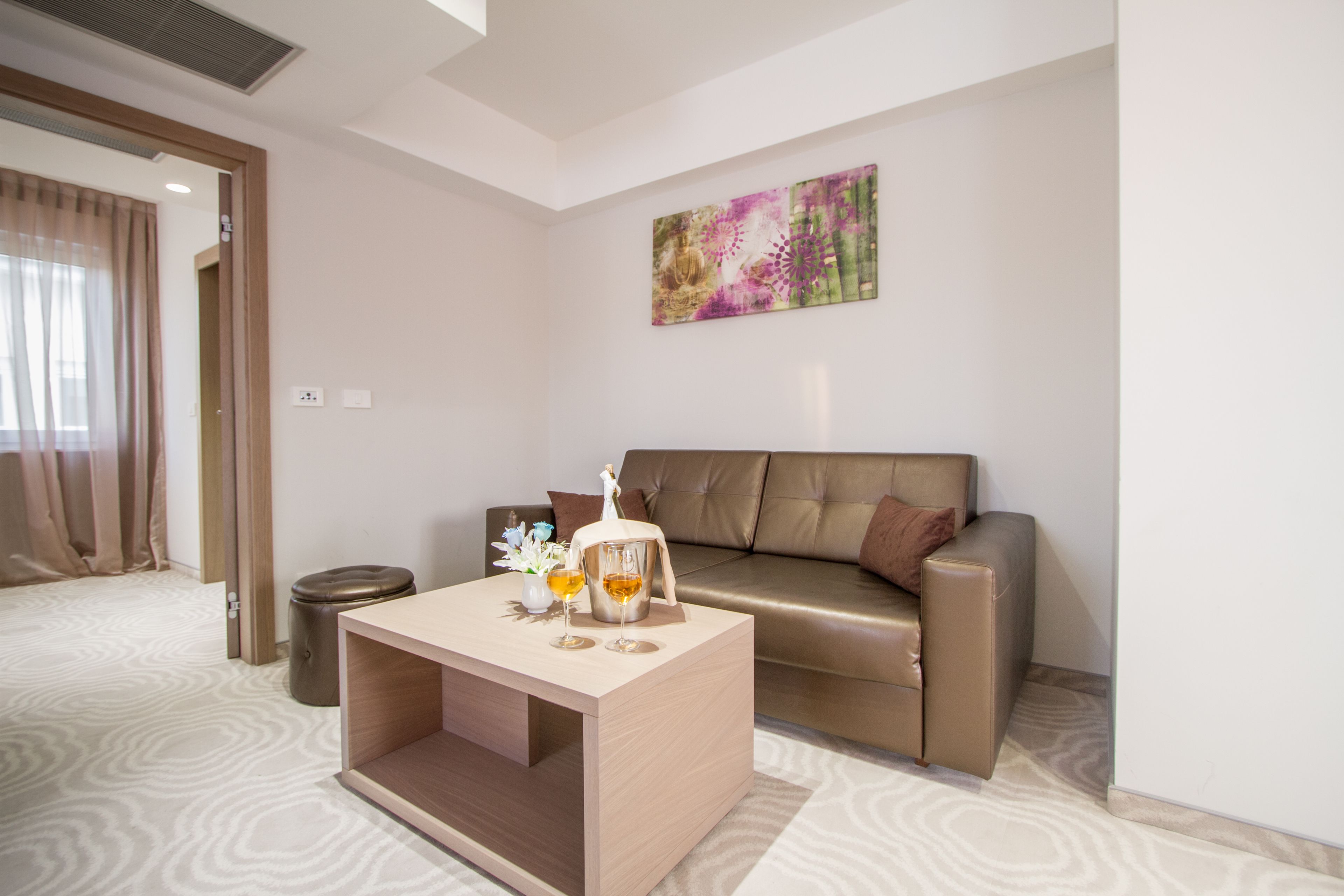 suite (with balcony) | down duvets, minibar, in-room safe, desk