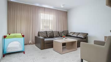 Suite | Daunenbettdecken, Minibar, Zimmersafe, Schreibtisch