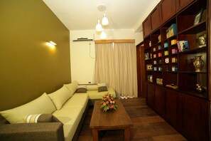 Iron/ironing board, rollaway beds, free WiFi - TeaTalk (Colombo)