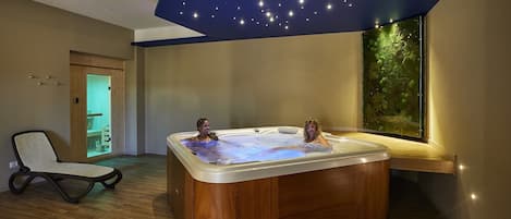 Indoor spa tub