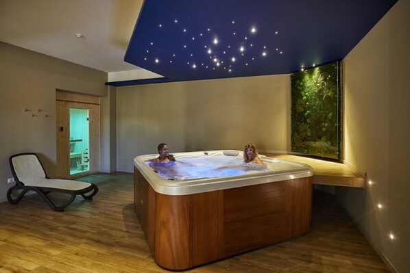Indoor spa tub