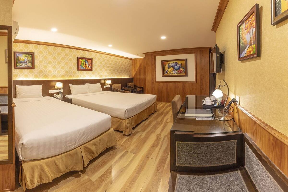 Ropa de cama de alta calidad, minibar, caja fuerte y escritorio
