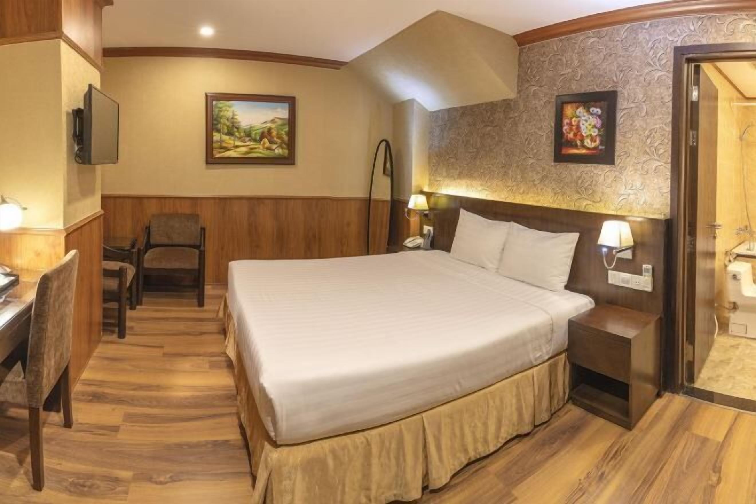 Premium bedding, minibar, in-room safe, desk